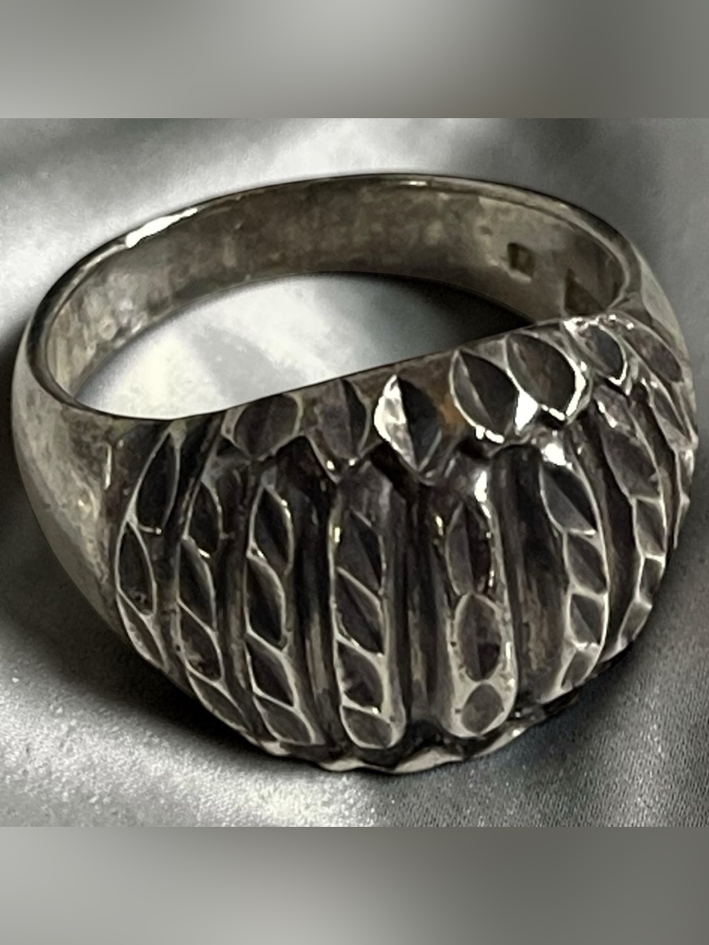 925 Sterling Silver Diamond Cut Dome Ring Size 7